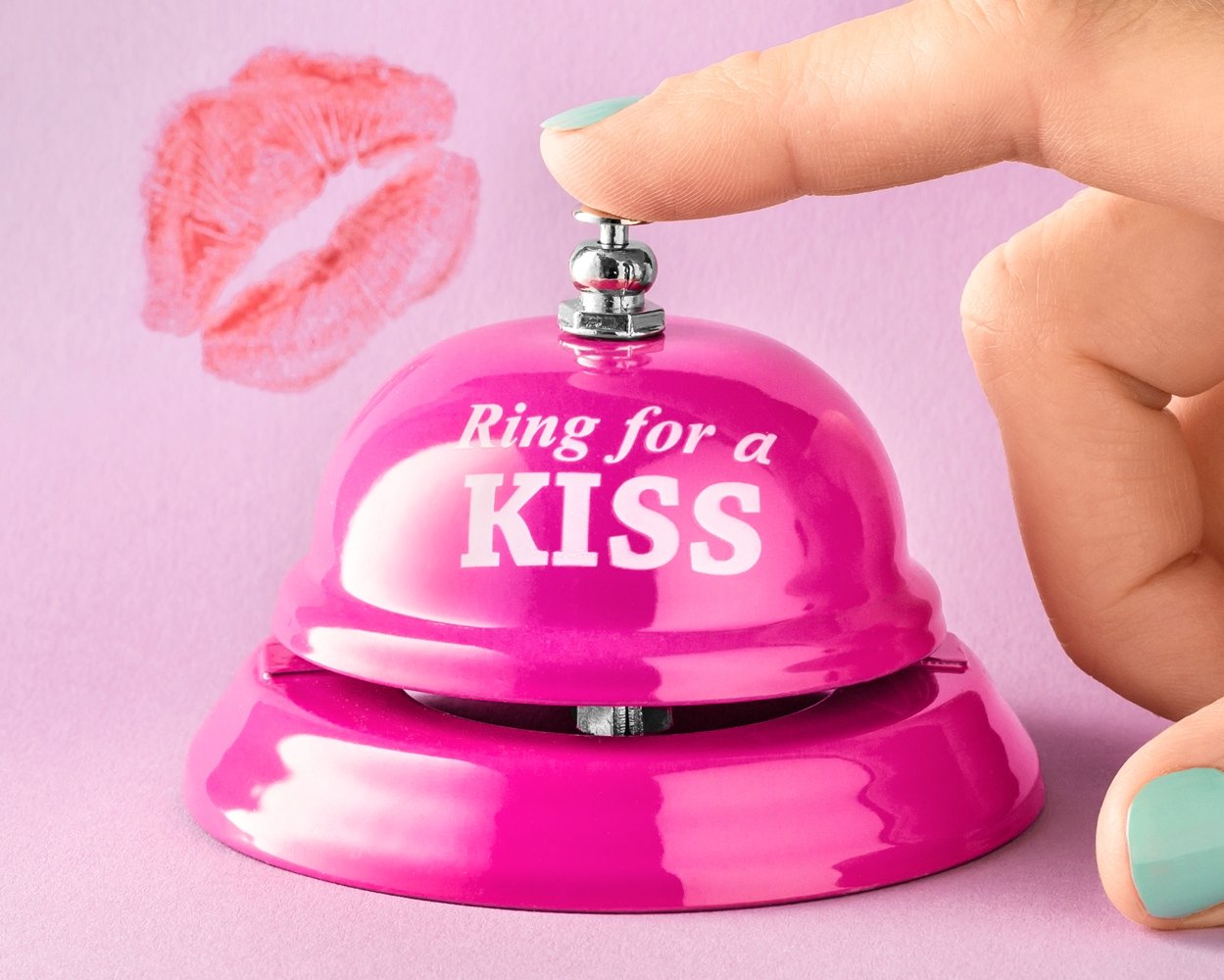 Stolný zvonček "Ring for a kiss" ružový